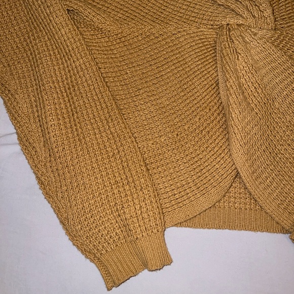 Super cute knot sweater - Picture 12 of 15